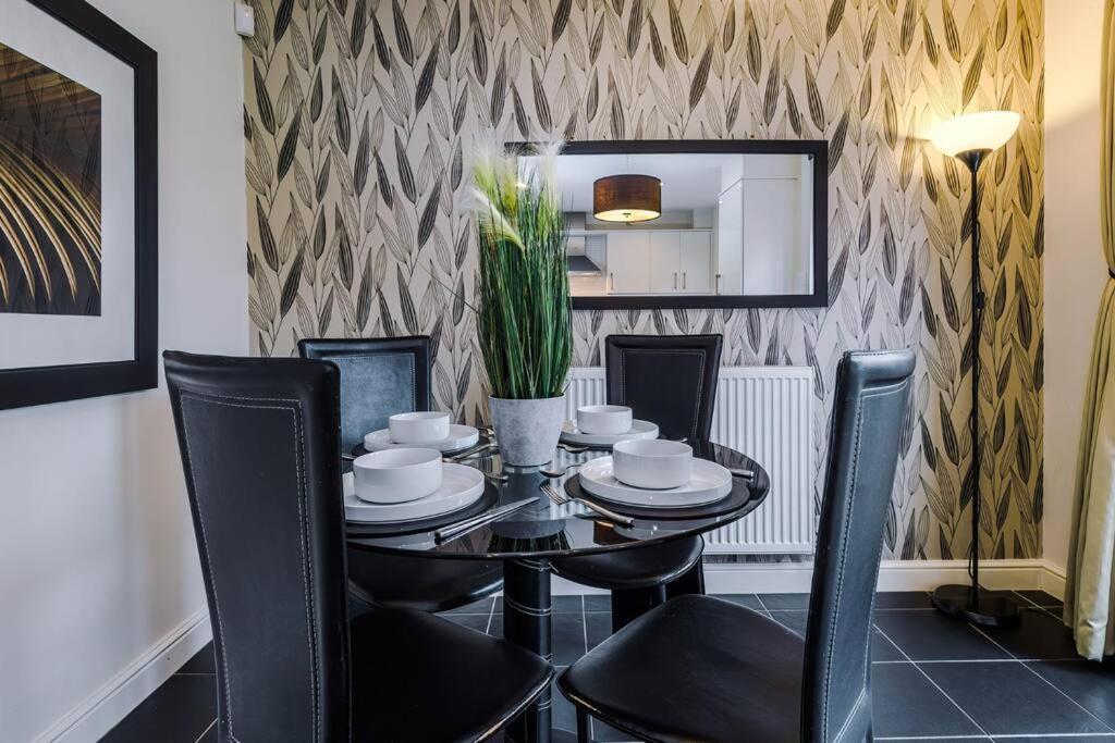 Stylish Townhouse Chester City Centre With Parking Екстер'єр фото