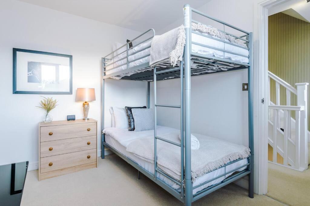Stylish Townhouse Chester City Centre With Parking Екстер'єр фото