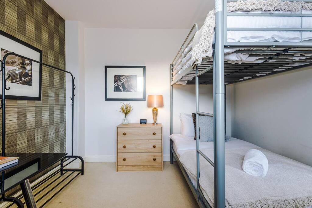Stylish Townhouse Chester City Centre With Parking Екстер'єр фото