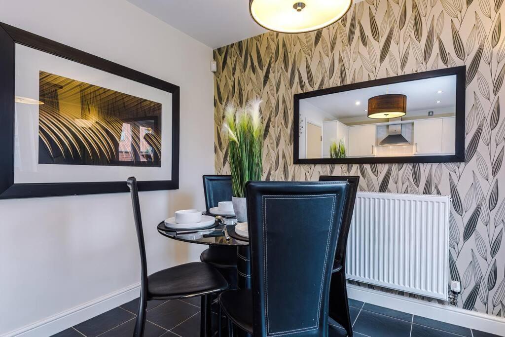 Stylish Townhouse Chester City Centre With Parking Екстер'єр фото